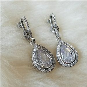 NWOT Bridal Prom Costume Teardrop Silver Earrings